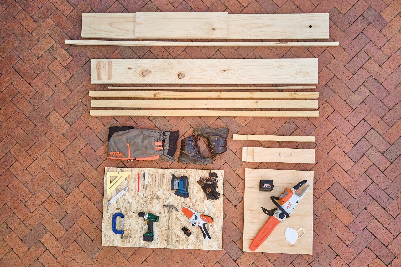 Herramientas para el garaje para cortacésped, como la minisierra STIHL GTA 26 y la motosierra de batería STIHL MSA 140 C