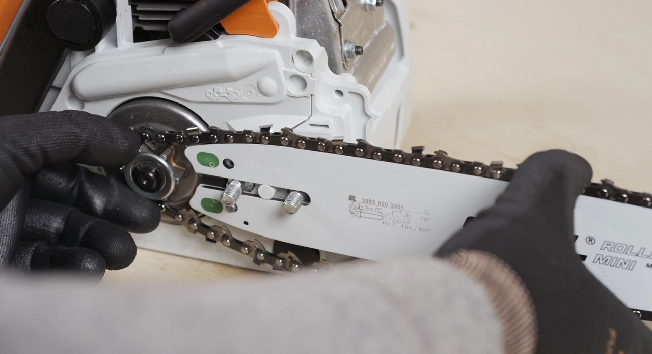 Instalación del equipo de corte en una motosierra STIHL de gasolina MS 170