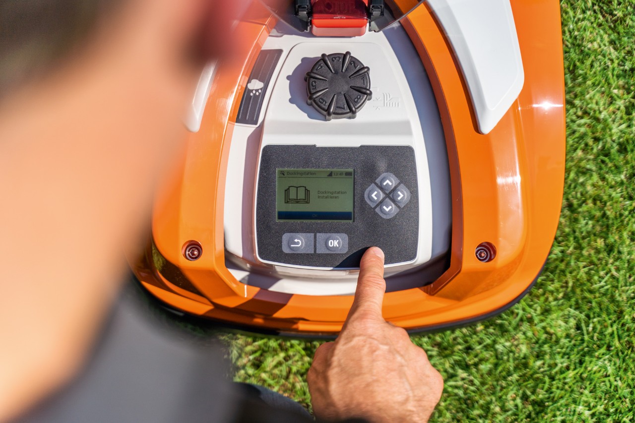 Panel de control de un robot cortacésped STIHL iMOW® 422