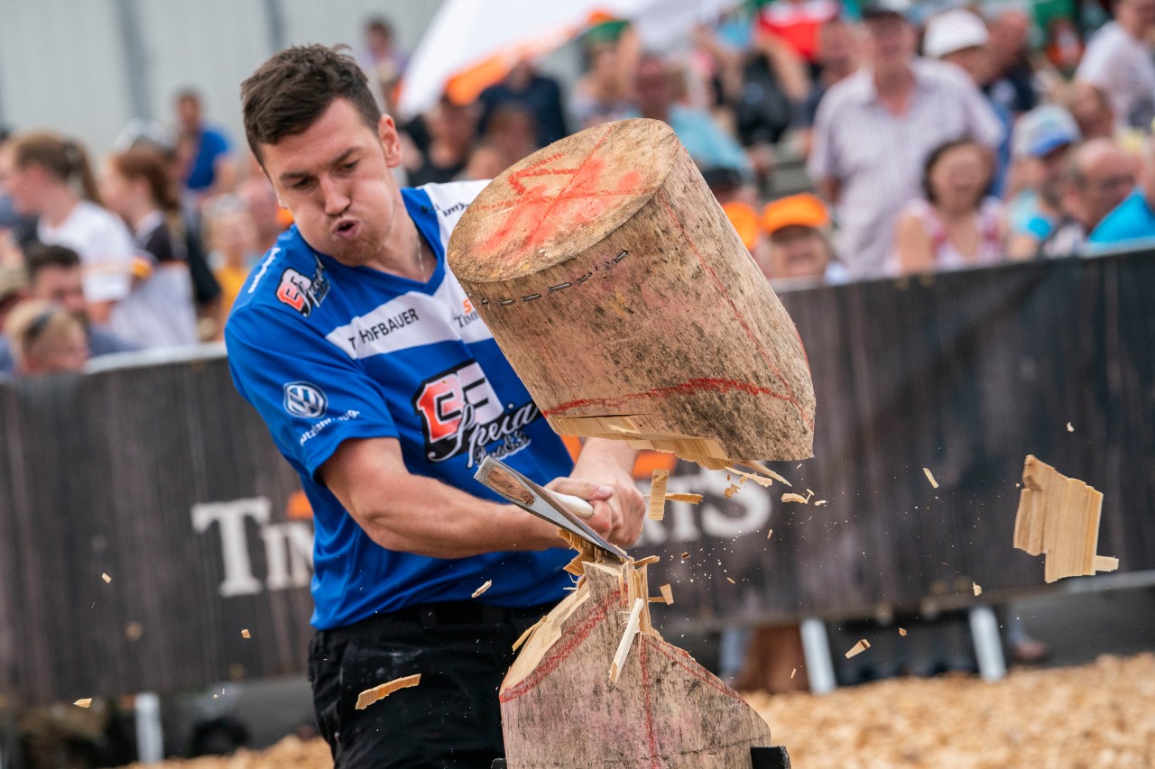 Thomas Hofbauer compitiendo en el Standing Block Chop