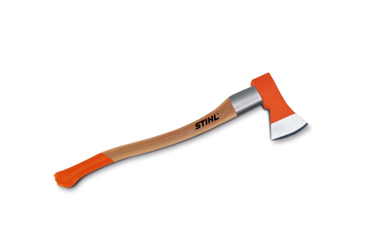 Hacha forestal STIHL AX 16 sobre fondo blanco